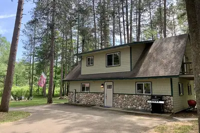 Image de Home On Bike/Snowmobile Trail Near Chain of Lakes and Town!