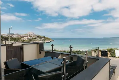 Image de Stunning views luxury beach apartment with parking