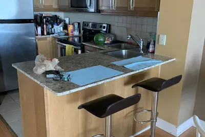 Image de Bright and Beautiful High floor apartment with 2 full washrooms