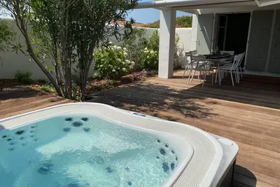 Image de Elégante maison d'architecte, spa à débordement