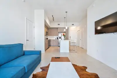 🌴 Beautiful Eye Catching Biscayne Blvd Apartment ‼️