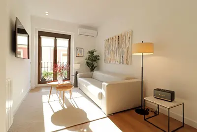 Image de Reina Sofía Boutique Ii by Madflats Collection