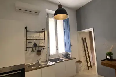 Image de Delizioso appartamento minimal con bancone da falegname per colazioni super!