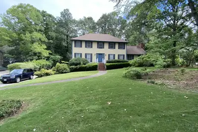 Image de Large comfortable house, close to everything. Single Family Only