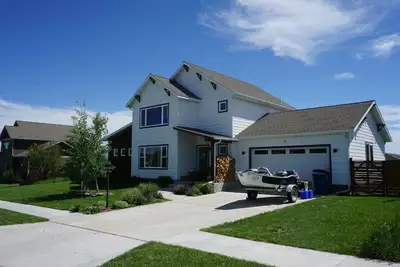 Image de Bozeman Basecamp - Full House - Backyard - Hot Tub