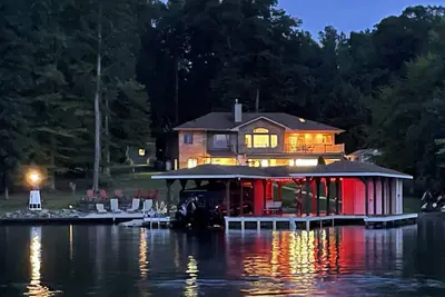 Image de Lakefront memories waterfront with all the amenities including private beach