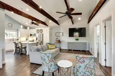 Image de Spacious Modern Farmhouse Casita in Castro Valley Countryside with Private Patio