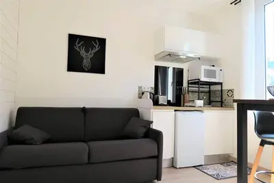 Image de Beau studio avec Wifi à 400m de la plage au centre de Tregastel