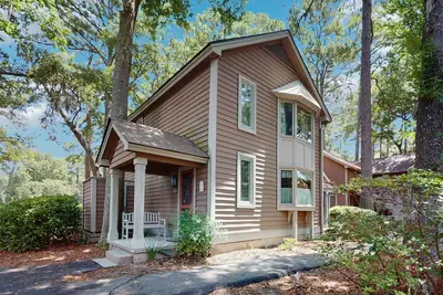 Image de Golf Course-Adjacent Villa w/ Fast WiFi, Central A/C, Washer/Dryer, Shared Pool