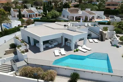 Image de Maison de vacances privée avec piscine privée, Wifi, climatisation, Tv, terrasse, parking