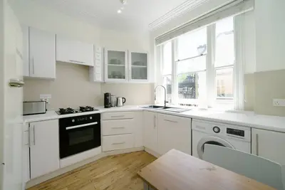 Image de Large High Ceilings Covent Garden 2br, nr. LeicSqre Stn, by Blueground