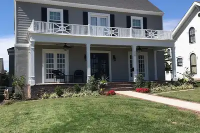 Image de Fully Renovated Historic Home with bluff views of Missouri River & Valley