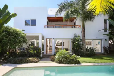 Image de Peace amid the Palms at La Isla Bonita Main Villa