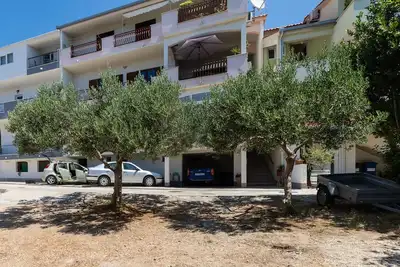 Image de Appartement de deux chambres avec la terrasse et la vue sur le mer Duce, Omis (A-18897-a)