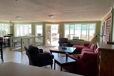 Image de Spacious Lake Front Cabin on Deer Lake