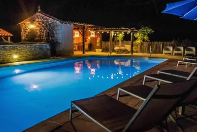 Image de Villa de charme avec piscine commune