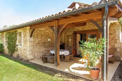Image de Gîte sur domaine avec piscine commune
