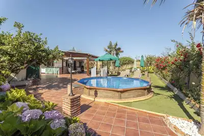 Image de Maison de vacances Casita Puente Viejo avec piscine, Wi-Fi, A-C, terrasses et jardin