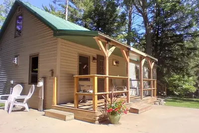 Image de Hilltop cabin in the heart of it all