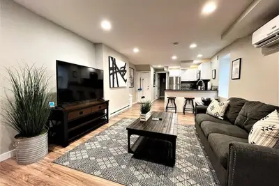 Image de Boardwalk- Modern Oasis with King Bed, Fast WiFi & Easy Parking