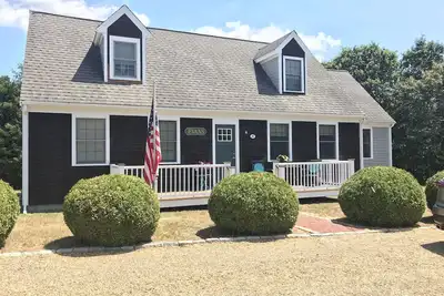 Image de Newly renovated, 4 bedroom, central location, Immaculate, bright Family Retreat!