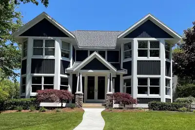 Image de Peaceful Retreat 4 acres 8 Br 3. 5 baths 4500 sq. ft. Ask about winter specials!