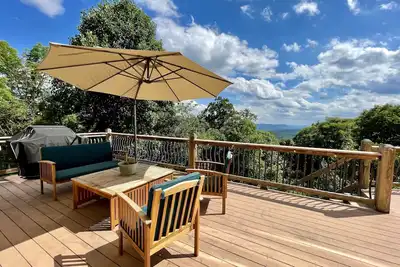 Image de Chalet Muse - An Asheville Artist Mountain Retreat - Mountain Views