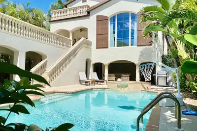Image de Sunsplashed Villa -- Your own private tropical island resort!