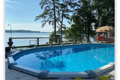 Image de Lake Front Vacation Home with Pool and Lake view