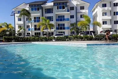 Image de Luxury penthouse; 3 hab. pool, Ac, wifi, cable, Netflix, terraza. 58 amenidades.