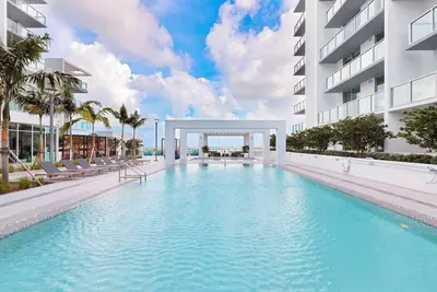 Image de Enjoy a panoramic view of the pool and Miami’s stunning sunsets<br><br>This. . .
