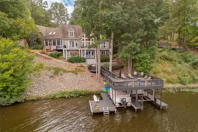 Image de Firefly Bay - Amazing Views, Hot Tub, Main Lake, Pet Friendly