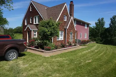 Image de Huge 9 Bedroom 4 Bathroom Home Sleeps 24 on 3 acres and a pool.