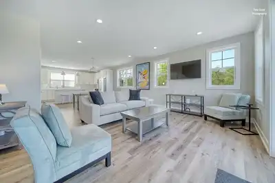 Image de The views & location of this brand-new, luxury condo just can’t be beat! With a