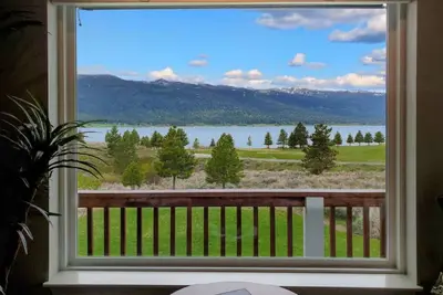 Image de Cascade Getaway w/ Hot Tub, Overlooking Lake