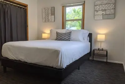 Image de Only 1 mi to Cap. & Both Hosp-Cozy 2 Bed Home