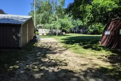 Image de Rv Parking for Nascar 2. 5 Miles from Road America