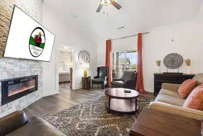 Image de Beautiful, Modern Golf Condo with Private, Covered Balcony