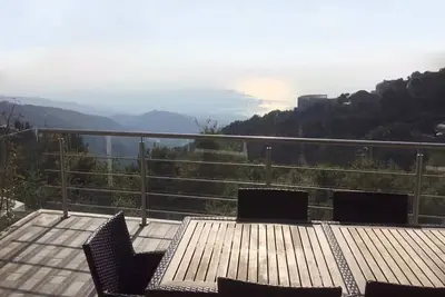 Image de Deluxe 4 Bedroom 5 Bathroom Home With Panoramic Beirut and Ocean Views