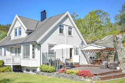Image de Belle maison à Aksdal avec vue sur la.