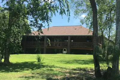 Image de Peaceful Victoria Home, 7min from Downtown, Ev Charger