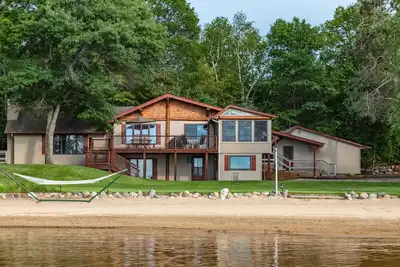 Image de Horseshoe Lake Home with Sandy Shores & Stunning Sunsets with 200 feet shoreline