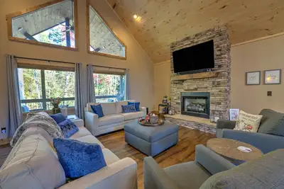 Image de Luxury Cabin with Hot Tub in Gated Community