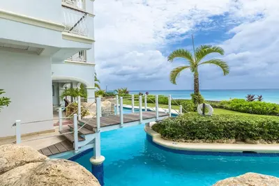 Image de Beachfront Apartment With Plunge Pool & Direct Access To Paynes Bay Beach
