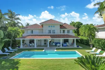 Image de Tortuga B7: Family friendly villa near the beach w/ pool, staff, and golf cart