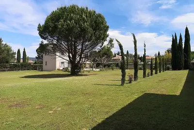 Image de Mas provençal au calme au pied du Luberon