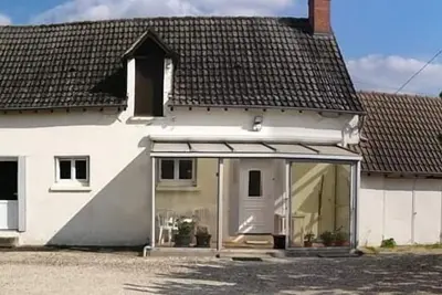 Image de Maison avec véranda, terrain ombragé et mare aux grenouilles idéal en Brenne