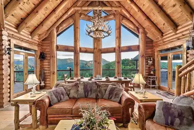 Image de 🍁Special⛄️: Lux Log Mansion w/180° Views, Sauna, & Hot Tub! 30min to Dollywood,