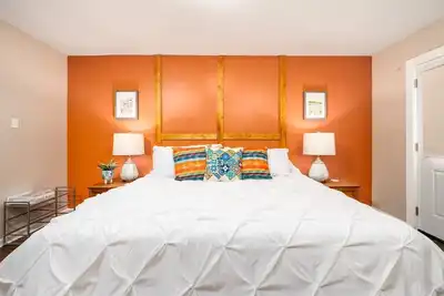 Image de Near Rapides Med 🏥 |King Bed 🛏| 55\" TVs🖥