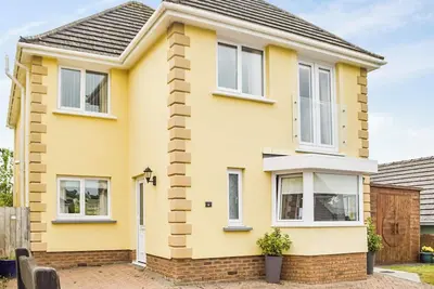 Image de Picked for its coastal location being walking distance to the beach and a restaurant a stroll away.